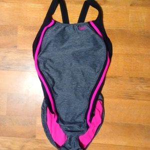 Speedo Swimsuit 👙NWOT Women's One Piece